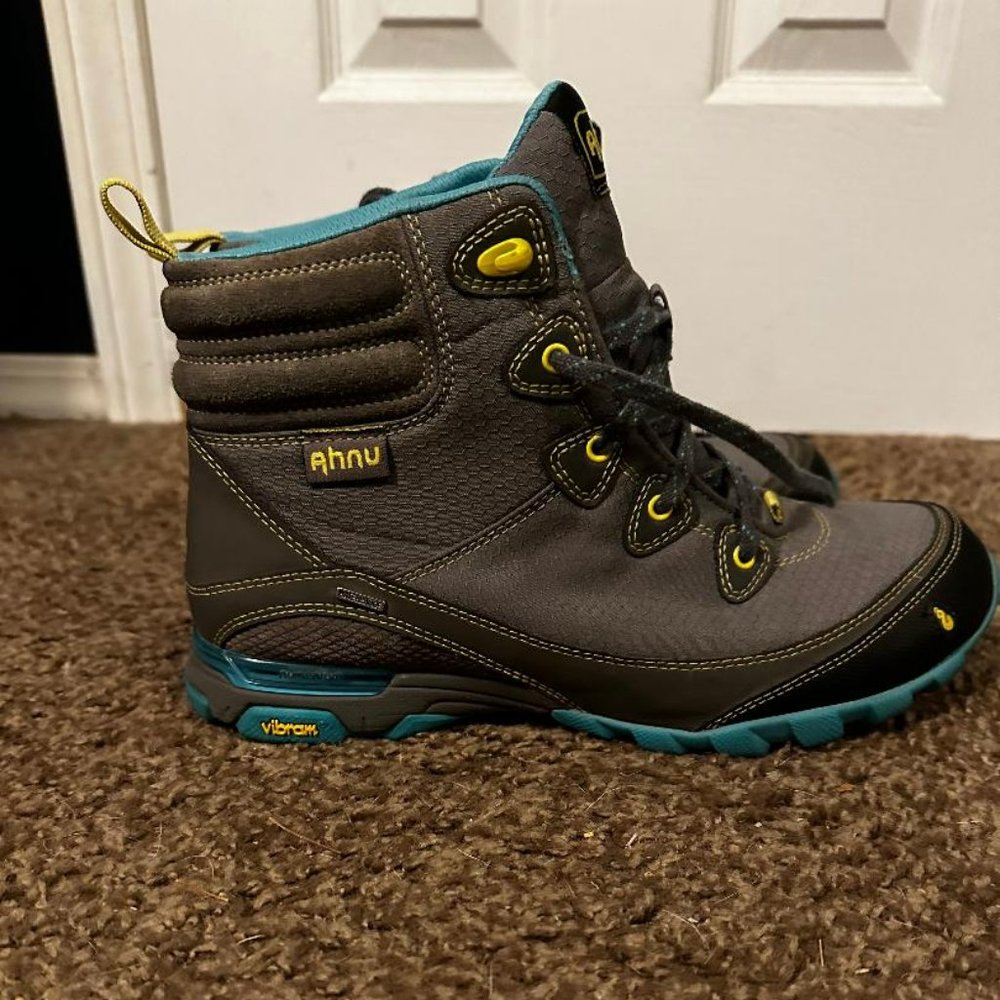 Ahnu Sugarpine Women's Waterproof Mid Lace Up Hiking Boots - 9     EUC!